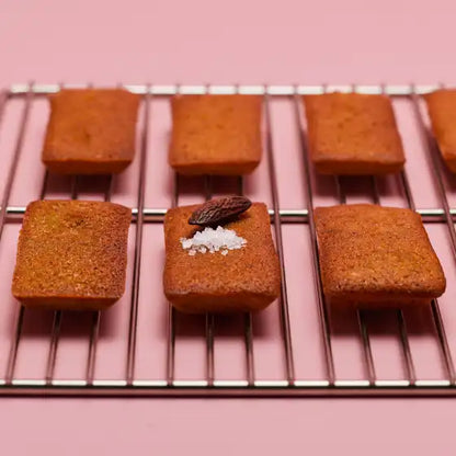 WHALE OF A TIME FINANCIER（フィナンシェ）